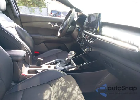 2022 Kia Forte Gt-Line z USA, uszkodzony, nr VIN 3KPF54AD7NE469086